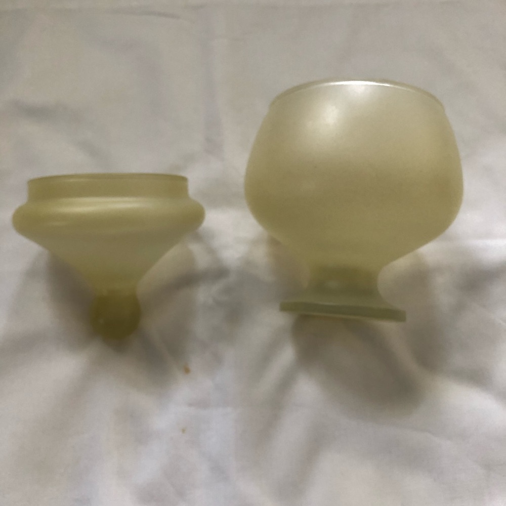 VINTAGE NWOT YELLOW GLASS BOTTLE - Picture 3 of 8
